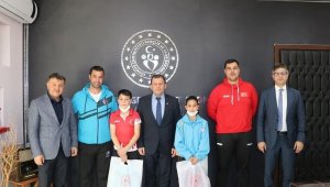 Şampiyon raketlerden Kabakcı'ya ziyaret