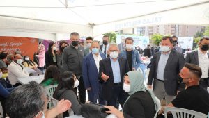 Talas Belediyesi'nden kayıt heyecanı yaşayan öğrencilere özel karşılama