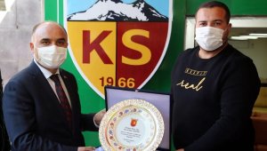 Vali Günaydın'dan Kapalı Kale Taraftarlar Derneğine ziyaret