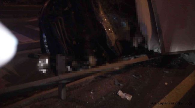 Yarış atı taşıyan kamyon devrildi: 2 ölü, 1 yaralı