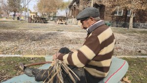 Hasırın son ustası yetiştirecek çırak bulamıyor