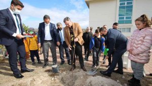 İlkokul öğrencilerinden 'Her çocuk bir fidan' kampanyası
