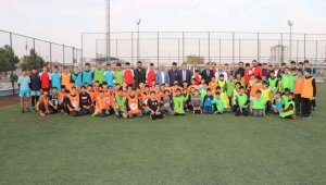 Kabakcı'dan genç futbolculara tatlım ikramı