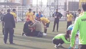 Kaleci sahada bayıldı