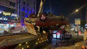 Kaza yapan otomobil ters döndü: 4 yaralı