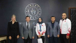 Kick Boks Dünya ikincisi Türksoy, İl Müdürü Kabakcı'yı ziyaret etti