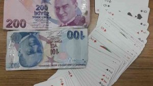 Kıraathanede kumar oynayan 5 kişiye ceza yazıldı