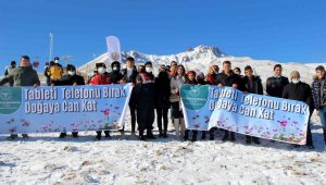 "Tableti telefonu bırak, doğaya can kat" dediler, fidan diktiler