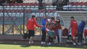 Rakibini sırtında taşıyan kaptan