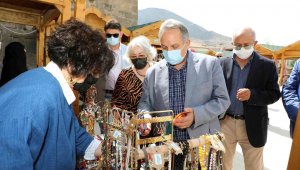 Talas'ta bu pazar 'Maharetli Eller' var