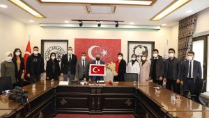 Talas'ta öğrenciler, öğretmen başkanı ziyaret ederek gününü kutladı