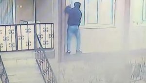 Tarzan gibi tırmandı, tek hamlede pencereyi açtı