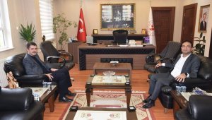 Tomarza Kaymakamı Cebeci, Develi Kaymakam'ı Aslan'ı ziyaret etti