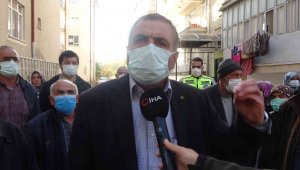 Vatandaşlar rızaları olmadan yıkıma başlayan firmaya tepki gösterdi