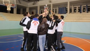 AGÜ Erkek Basket Takımı Yenilgisiz Şampiyon