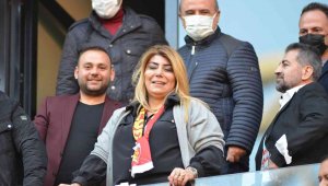 Berna Gözbaşı: "9 kişiyle tarihe geçen bir maçtı"