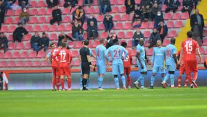 Gavranovic ve Kolovetsios ilk kez kırmızı kart gördü