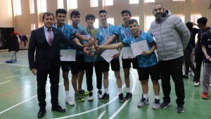 Genç raketler kupasını Kabakcı'dan aldı