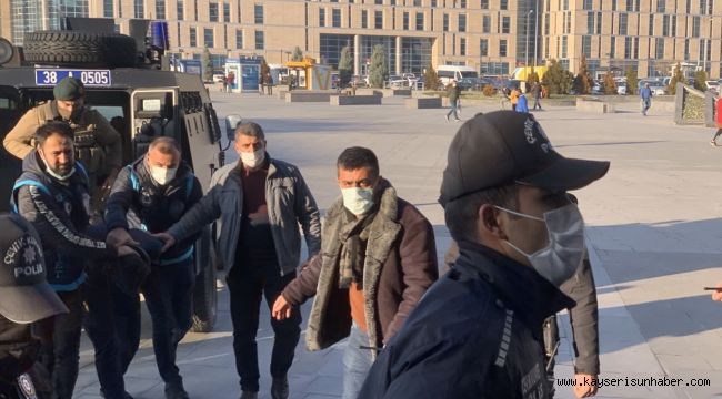 Husumetlisini bıçakla öldüren şahıs adliyeye sevk edildi