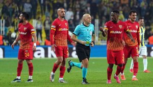 Kayserispor 3 kez kırmızı kart gördü