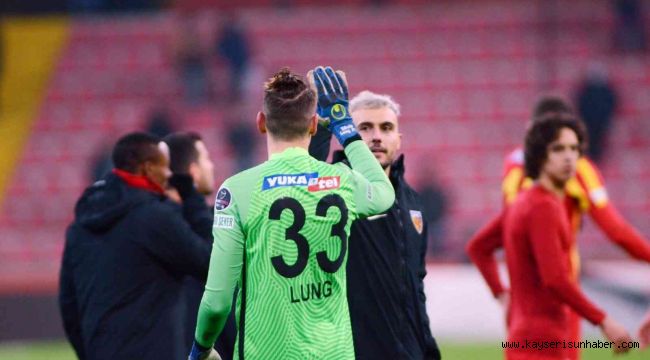 Kayserispor'da 2 kaleci forma giydi