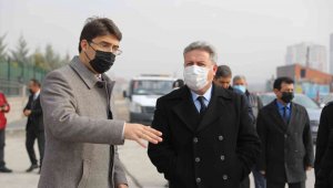 Melikgazi'de metruk yapılar yıkılıyor