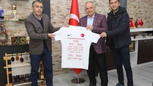 Türkiye Ampute Futbol Milli Takımı'ndan Yahyalı'ya anlamlı hediye