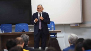 Başkan Büyükkılıç liselilerle tecrübelerini paylaştı