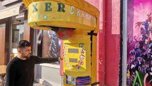 Boks makinesinden hırsızlık yaptılar