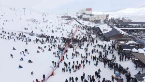 Erciyes'e ziyaretçi akını, hafta sonunda 85 bin kişi ziyaret etti