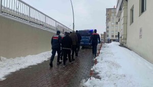 Hırsızlık yapan 3 şahıs jandarma dedektifleri tarafından yakalandı