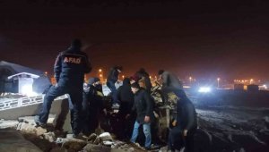 Kar nedeniyle ahır çöktü