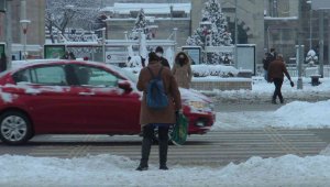 Kayseri'de kar yağışı kenti beyaza bürüdü