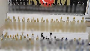 Kiraladığı evde sahte alkol üreten şahıs gözaltına alındı