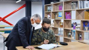 Merkez Halk Kütüphanesi 00.00'a kadar açık