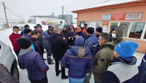 Sendikalaşmak isteyen işçiler iş bırakma eylemine gitti
