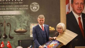 Talas'ta, '1 Kazanda 3 Kepçe' kitabı tanıtıldı