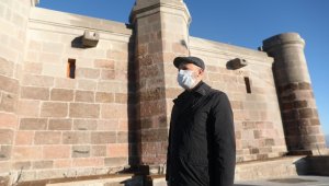 Başkan Çolakbayrakdar: "Tarihi değerlere değer katıyoruz"