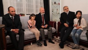 Başkan Çolakbayrakdar ve Taner Yıldız'dan ev ziyaretleri