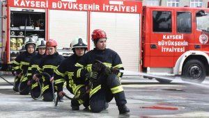 Büyükşehir İtfaiyesi'nden geleceğin kadın itfaiyecilerine zorlu eğitim