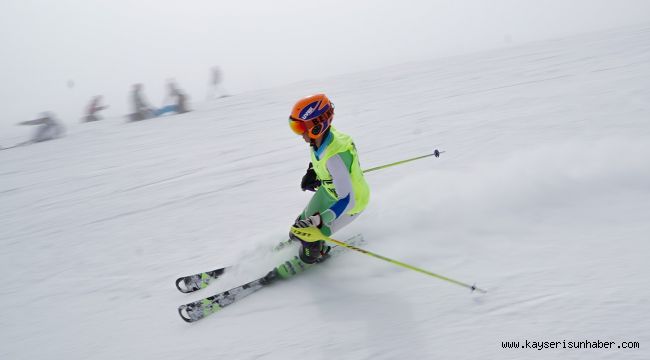 Çek Kış Spor Günleri Erciyes Kayak Merkezi'nde düzenlendi