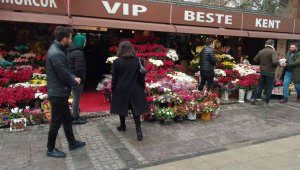 Çiçekçilerde Sevgililer Günü yoğunluğu