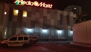 Forum Kayseri'de bıçaklı kavga: 1 yaralı