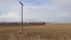 Kablo hırsızı polisten kaçamadı