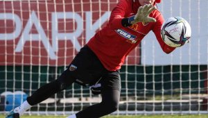 Kaleci Lung ile Gavranovic takıma katıldı