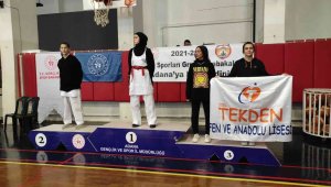 Karateciler Adana'dan dereceler ile döndü