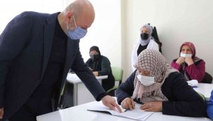 Kocasinan'da kadınların okuma yazma azmi