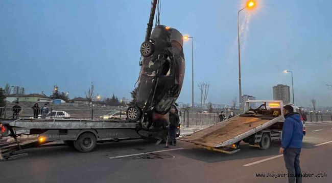 Kontrolden çıkan otomobil kanala uçtu: 2 yaralı