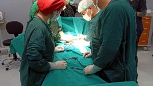 Milletvekili Tamer; Develi Devlet Hastanesi'nde ilk ameliyatı yaptı