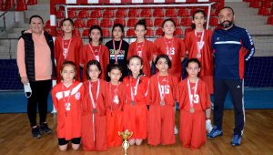 Okullar arası Küçük Kızlar Hentbol birinciliği sona erdi